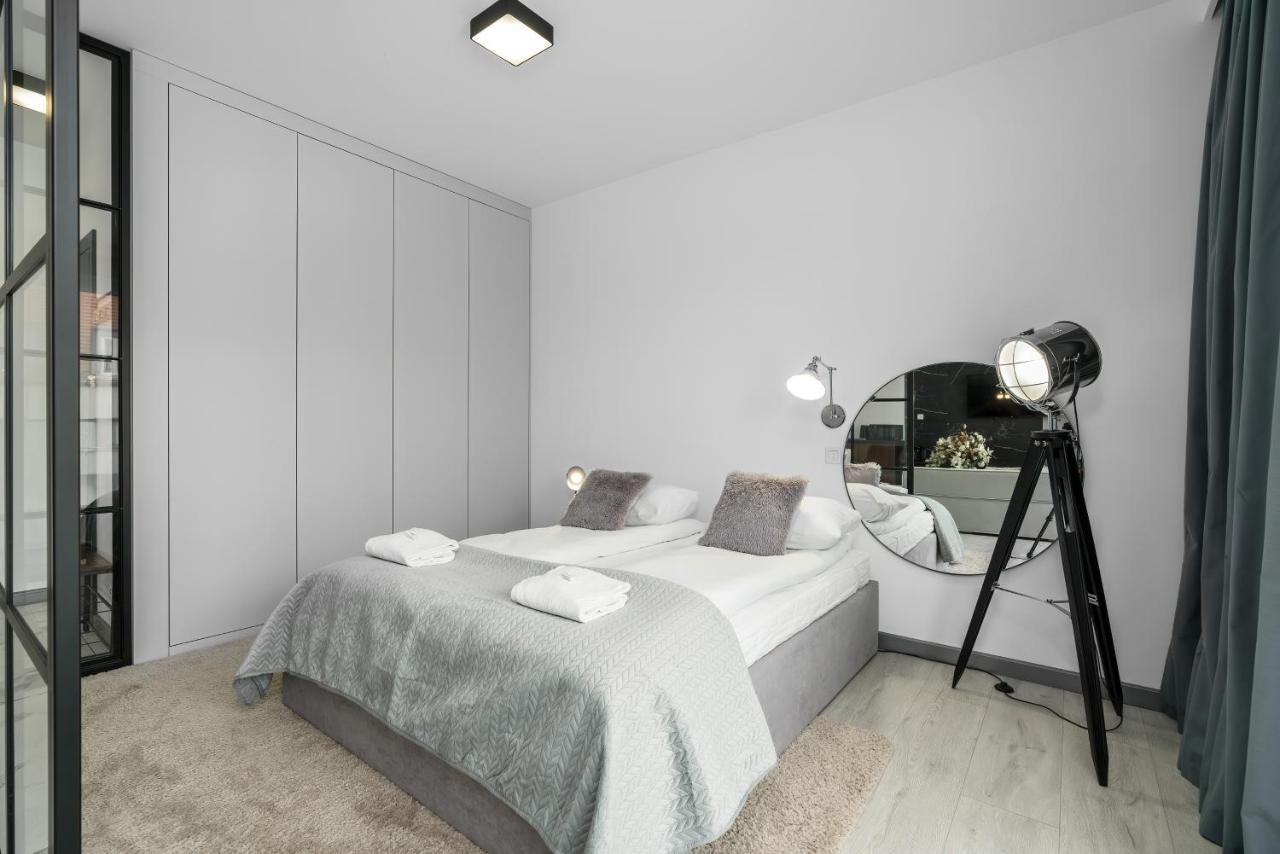 Apartments Poznan Chwaliszewo Residence With Free Garage By Noclegi Renters Kültér fotó